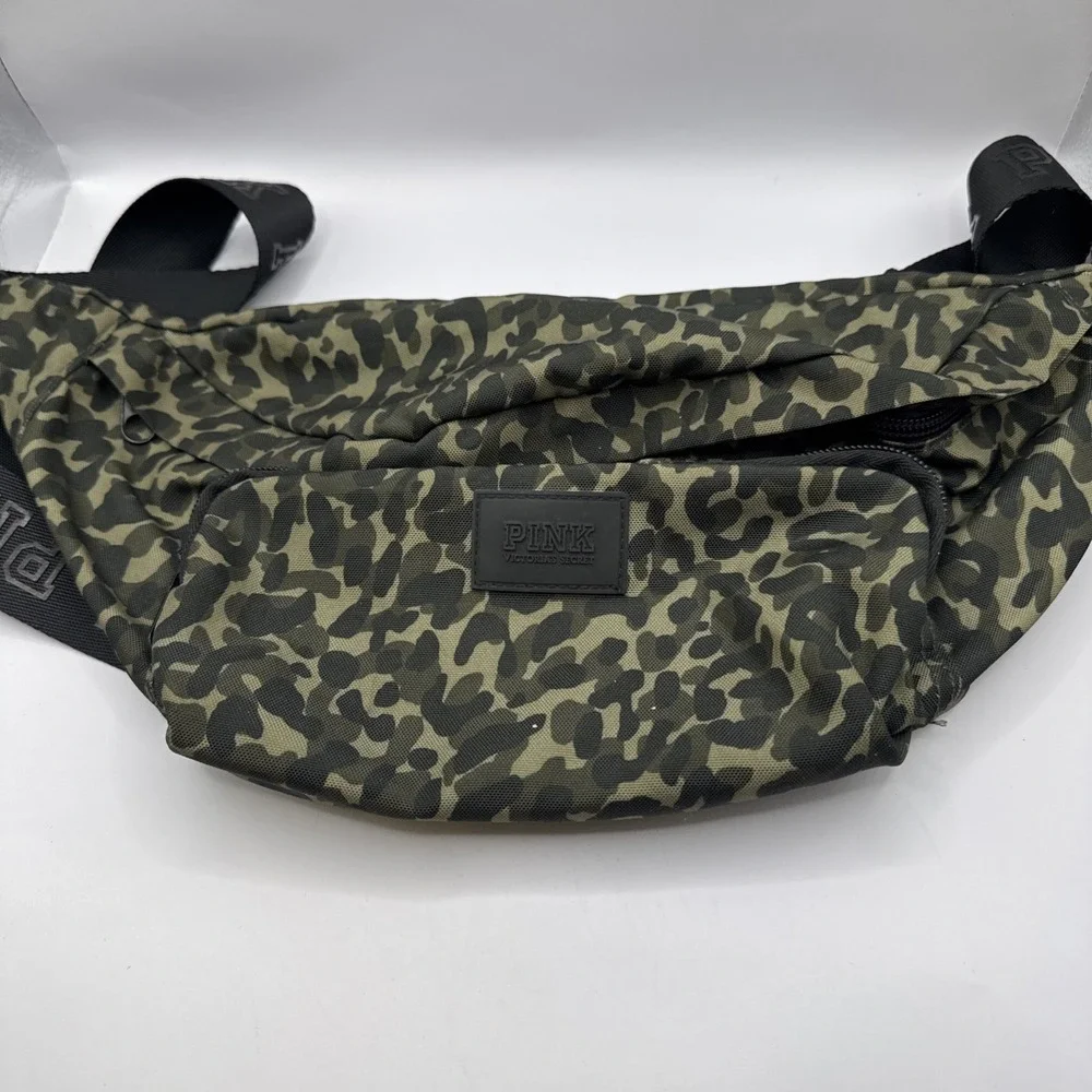 Pink Victoria's Secret Waist Pack Bag Green Camouflage 2‎ Pocket Adjustable Belt